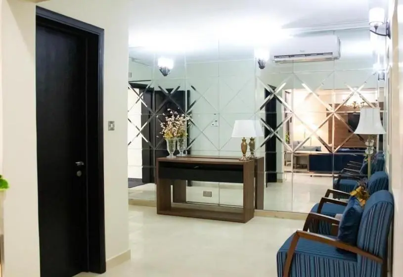 آپارتمان 1 خوابه با چشم‌انداز استخر, Metro Apartments