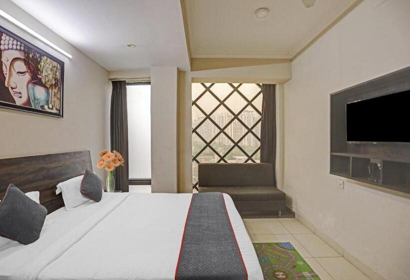 トリプルクラシックルーム, Oyo Townhouse 1018 The Naurangee Hotel Near Noida Sector 81 Metro Station