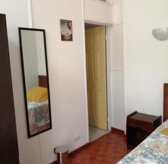 اتاق استاندارد, La Otra Vista