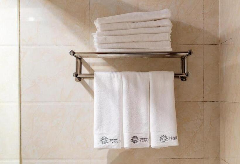 디럭스 트리플 룸, Floral Hotel · Shangri La Blue Sky