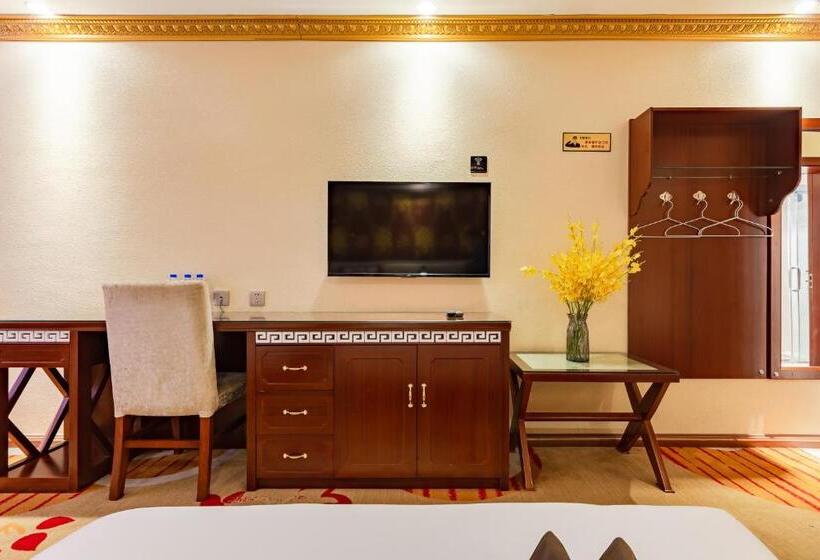 디럭스 트리플 룸, Floral Hotel · Shangri La Blue Sky