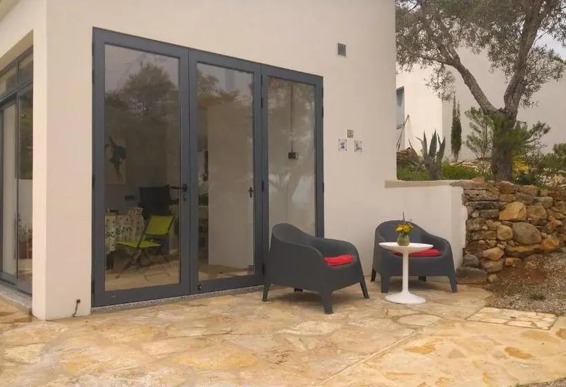 プールビュースタンダードステューディオ, B&b Casa Encantada