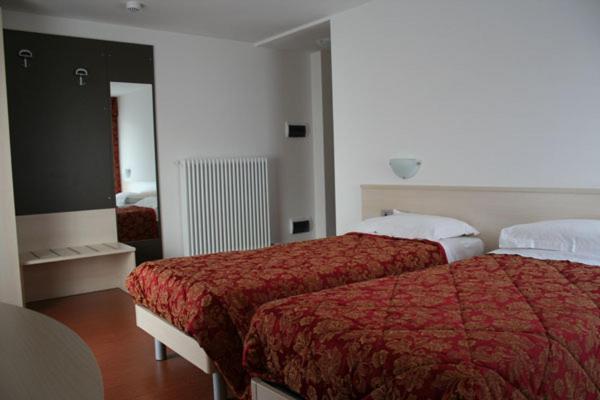 חדר סטנדרט לשלושה, Albergo Montecroce