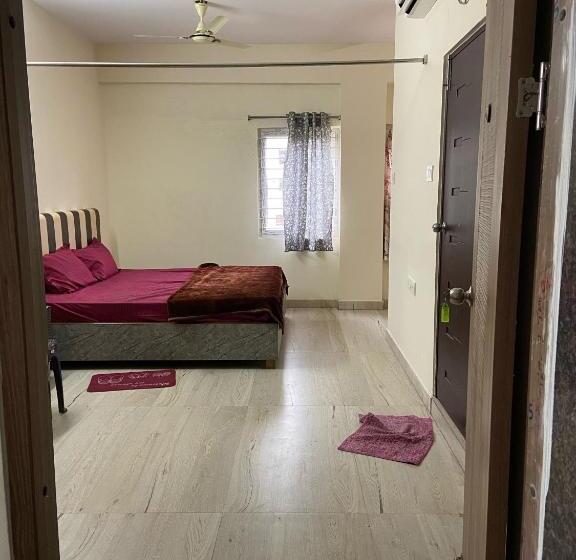 Triple Classic Room, Oyo Flagship 9 Suits Luxury Rooms