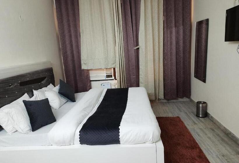 Номер Deluxe, Fabhotel Royal Inn