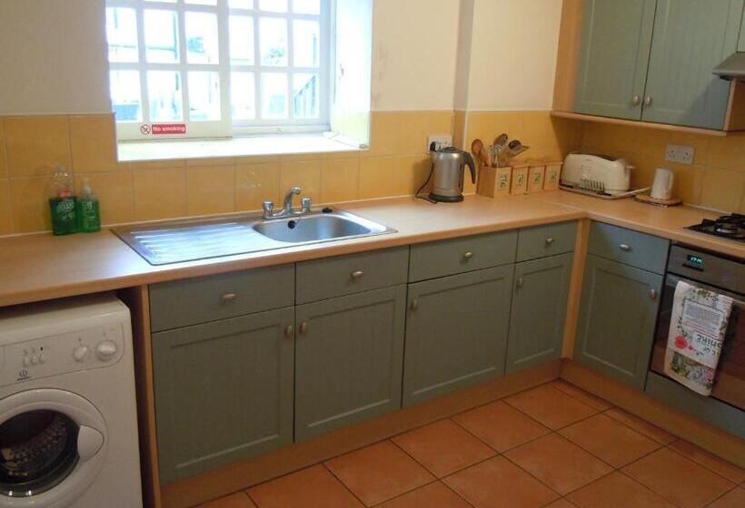 בית, 2 חדרי שינה, The New Inn