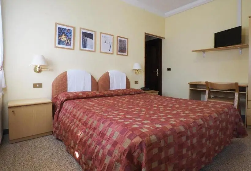 Standard Kolmen Hengen Huone, Tirolo