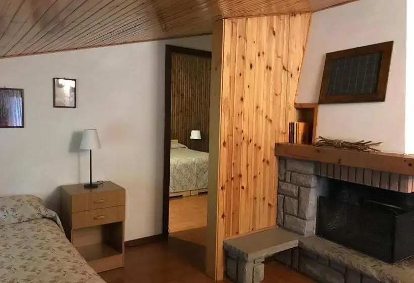 Huoneisto 1 Makuuhuone Puutarhanäkymä, Tirolo
