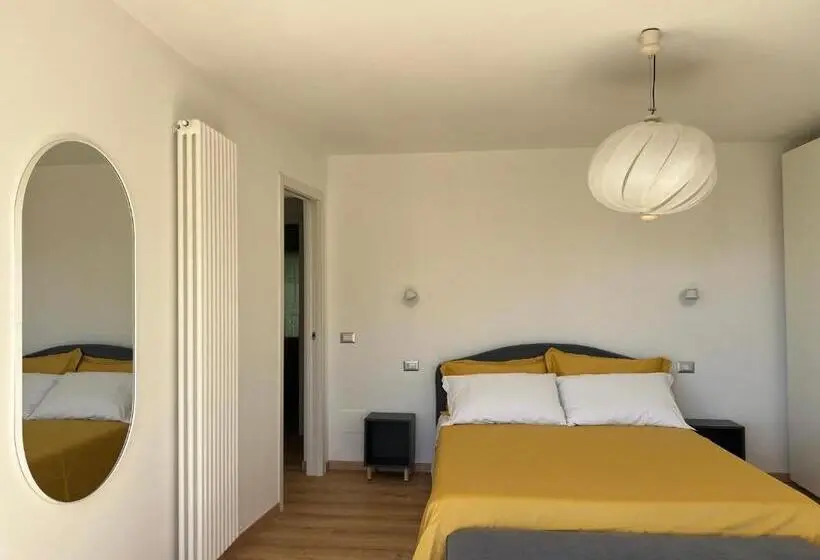 2 Bedroom Apartment with Views, Tirolo