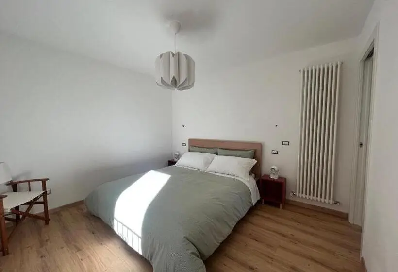 2 Bedroom Apartment with Views, Tirolo