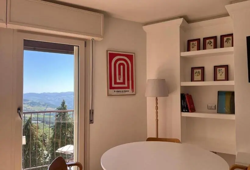 2 Bedroom Apartment with Views, Tirolo