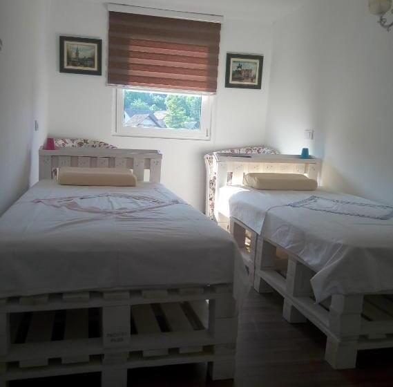 اتاق استاندارد با سرویس بهداشتی مشترک, Guesthouse Edelnice