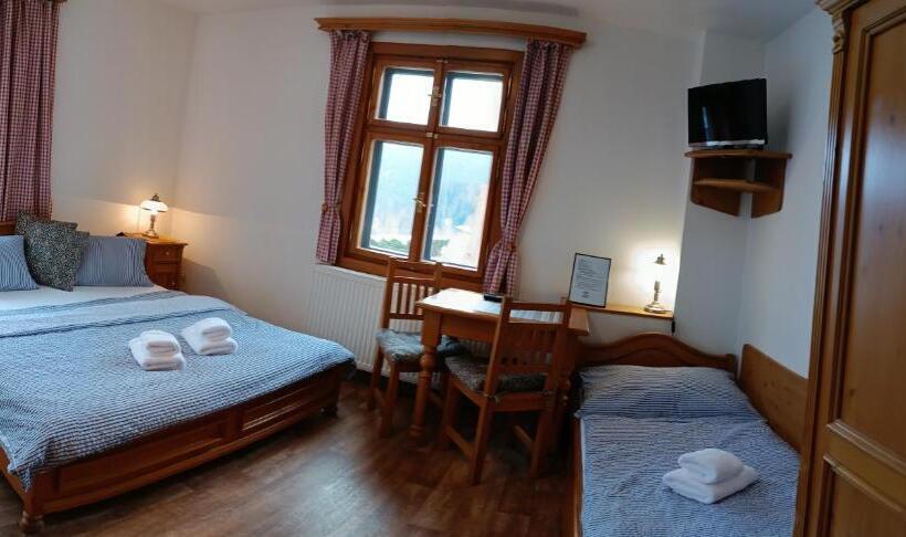 חדר סטנדרט לשלושה, Pension Lucie