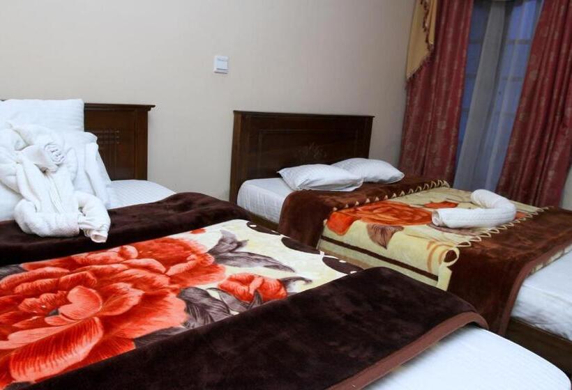 Standard Triple Room, Sydney Rest