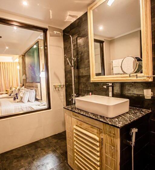 Chambre Triple Deluxe Vue Mer, Emerald Bay Resort Mirissa