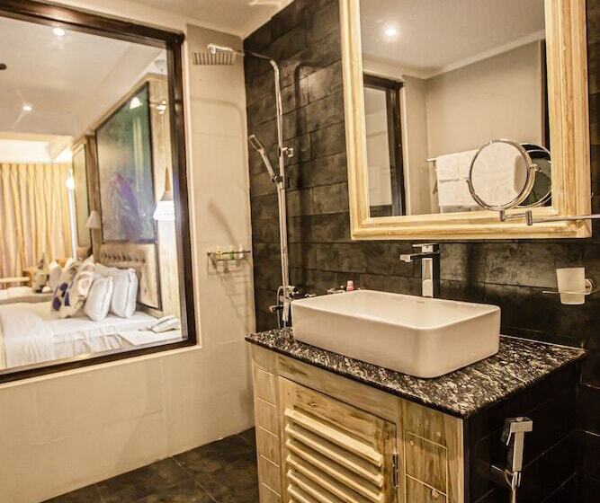 Chambre Triple Deluxe Vue Mer, Emerald Bay Resort Mirissa