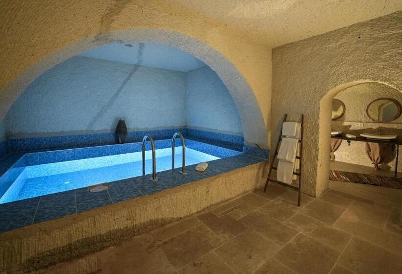 Полулюкс с Бассейном, My Cave Suites