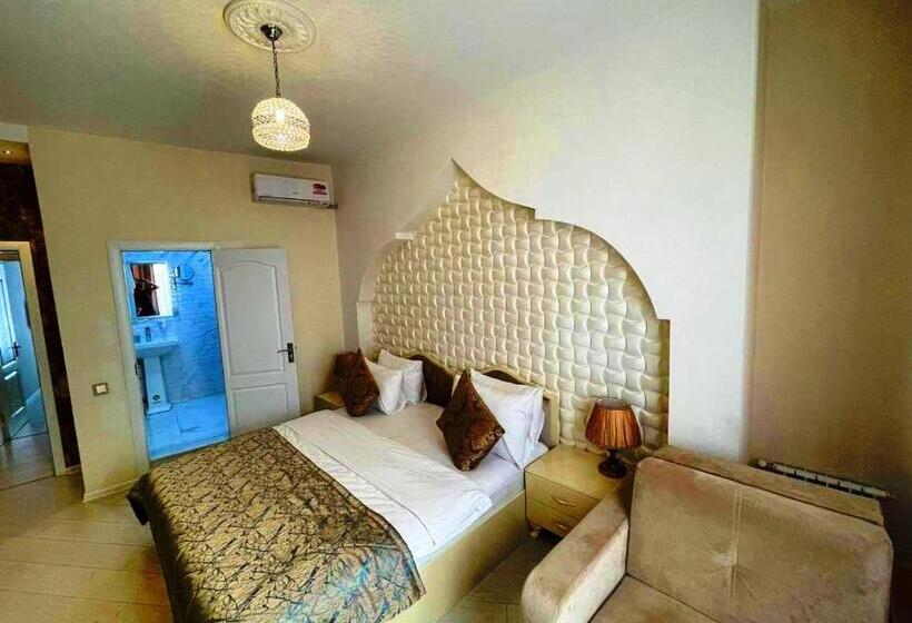 חדר סופריור לשלושה, Sands Of Time Apart