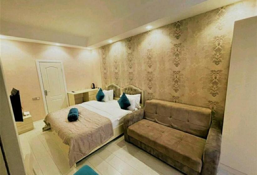 חדר סטנדרט לארבעה, Sands Of Time Apart