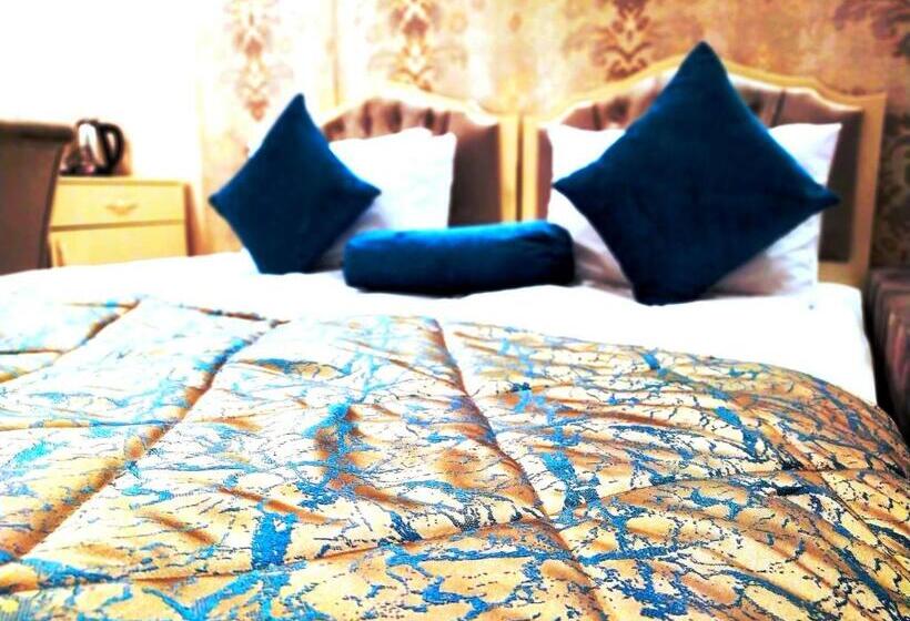 חדר סטנדרט לארבעה, Sands Of Time Apart