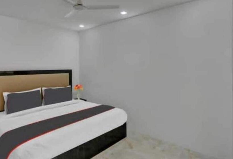 Triple Classic Room, Capital O Paradise Residency  Near Lotus Temple