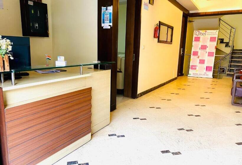 带大床的豪华间, Signature Suite Noida Sector 51 Couple Friendly