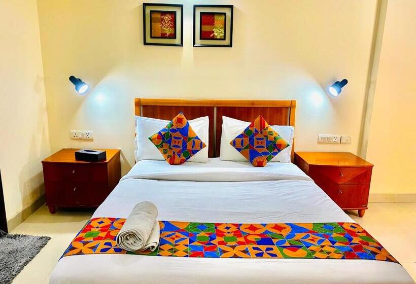 带大床的豪华间, Signature Suite Noida Sector 51 Couple Friendly