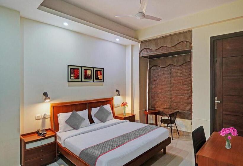 带大床的豪华间, Signature Suite Noida Sector 51 Couple Friendly