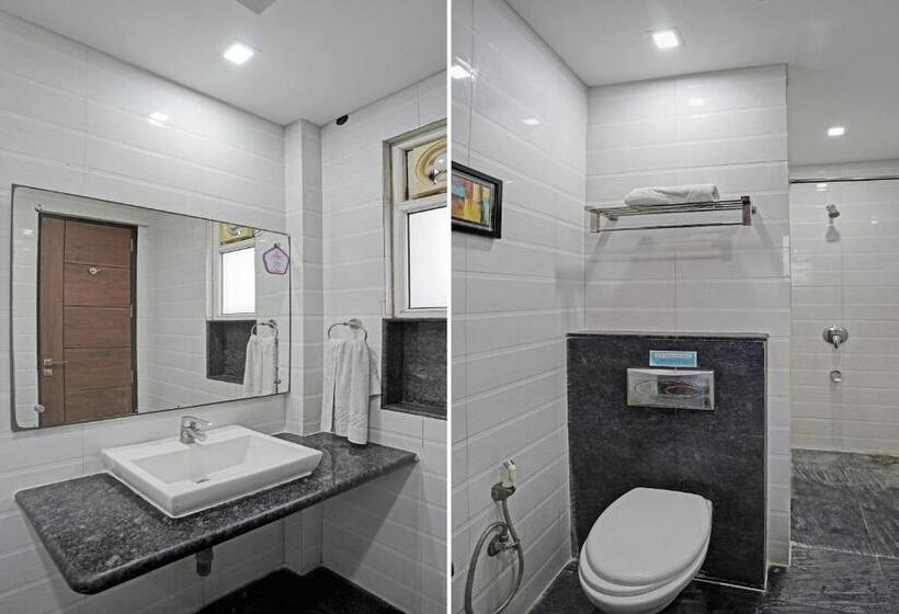 Номер Deluxe с Балконом, Signature Suite Noida Sector 51 Couple Friendly
