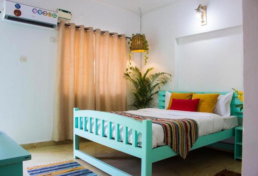 غرفة قياسية, Turquoiise House