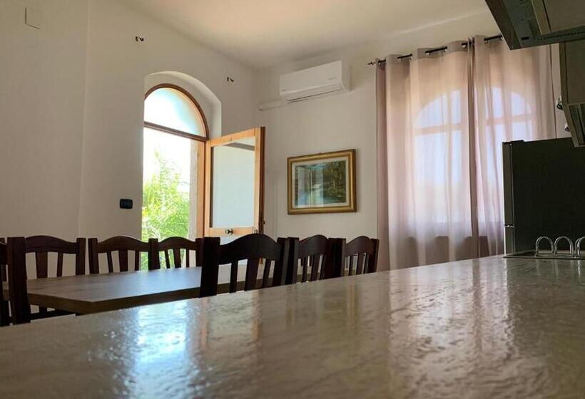 דירת שלושה חדרים, Villa Gaudì