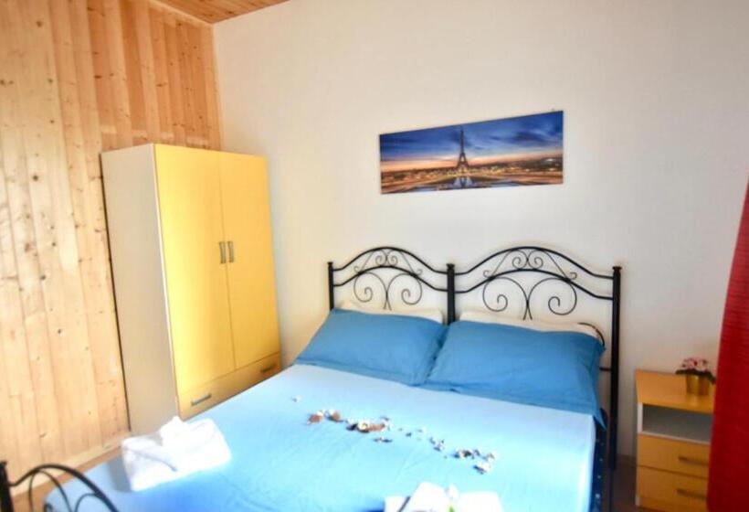 דירת שלושה חדרים, Villa Gaudì