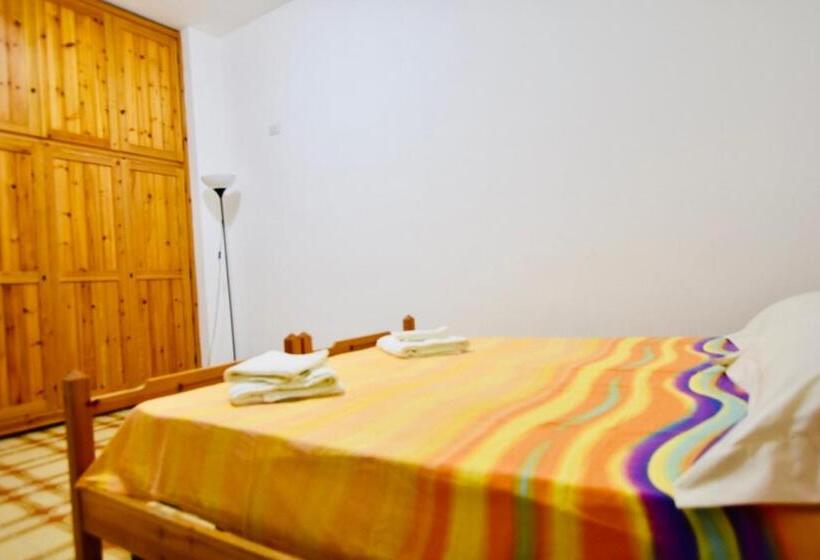 דירת שלושה חדרים, Villa Gaudì