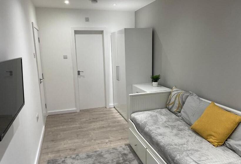 スタンダードルーム, Garden Close Suites