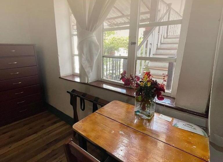 غرفة عائلية, Casa Macondo