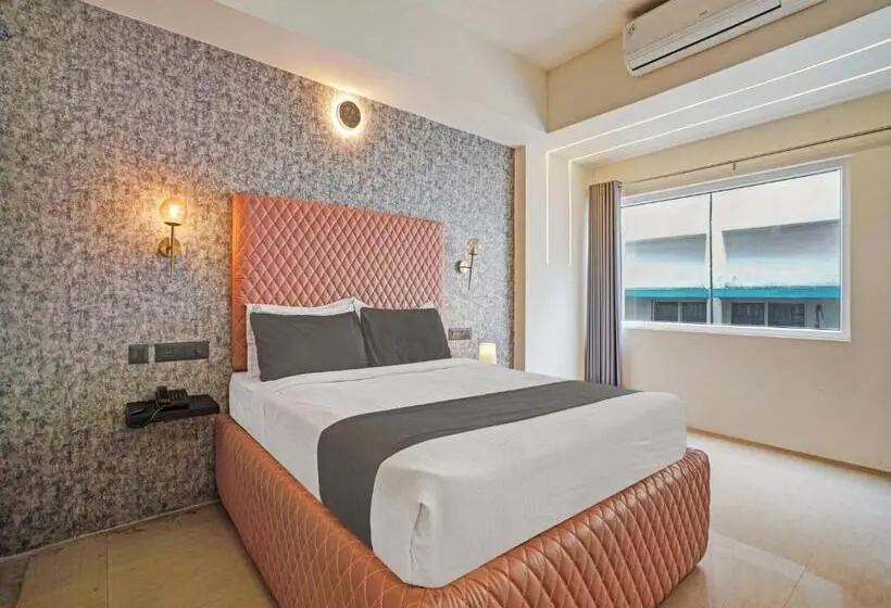Classic Kolmen Hengen Huone, Townhouse Mysore Central Formerly Hotel Pride