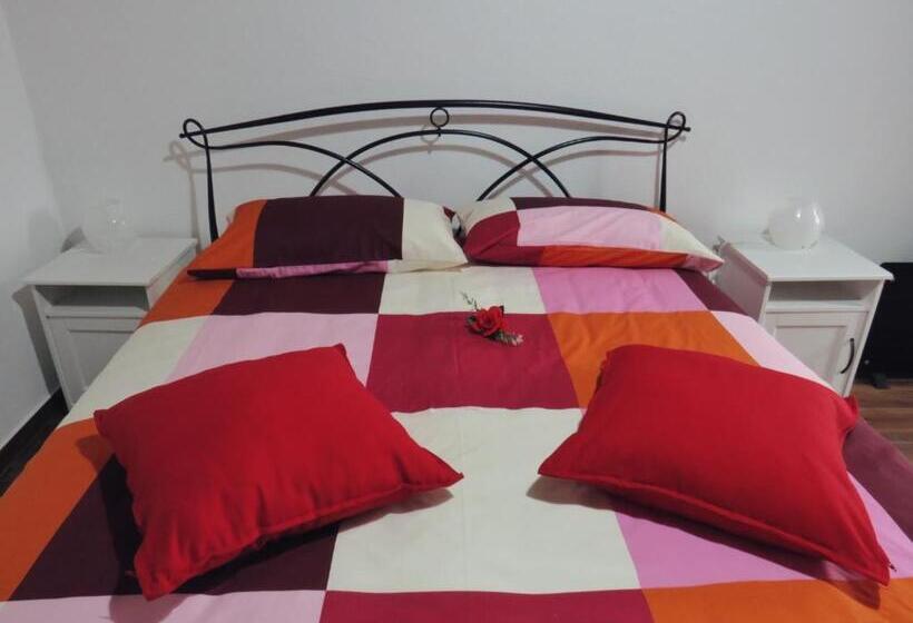 חדר משפחתי, Il Rifugio Delle Rose