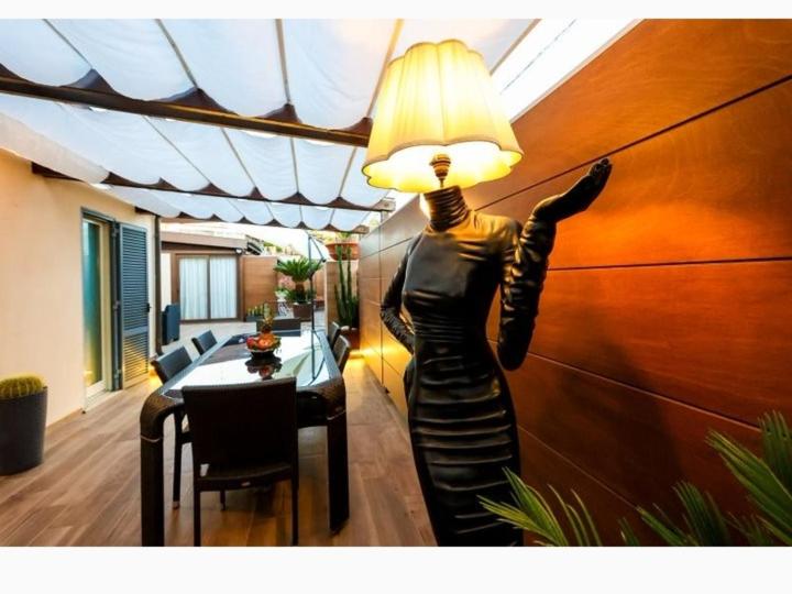 חדר דלוקס, L Attico