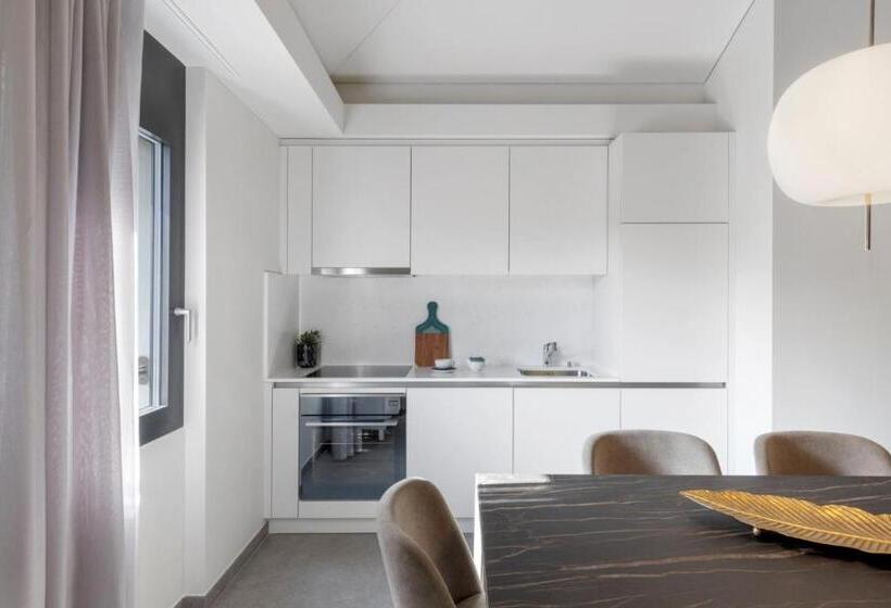 Полулюкс, 3 Vie Restaurant & Rooms