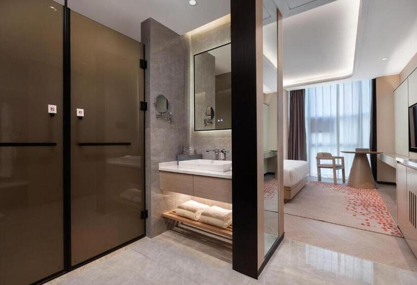 חדר דחוקס עם מיטת קינג, Ramada By Wyndham Honghe Kaiyuan