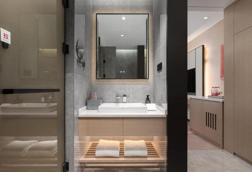 חדר דחוקס עם מיטת קינג, Ramada By Wyndham Honghe Kaiyuan