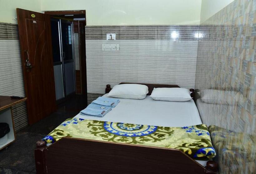 Deluxe Zimmer, Sri Manjunatha Comforts