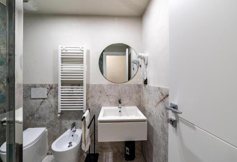 Standard room with outdoor bath, Leovinci Rooms