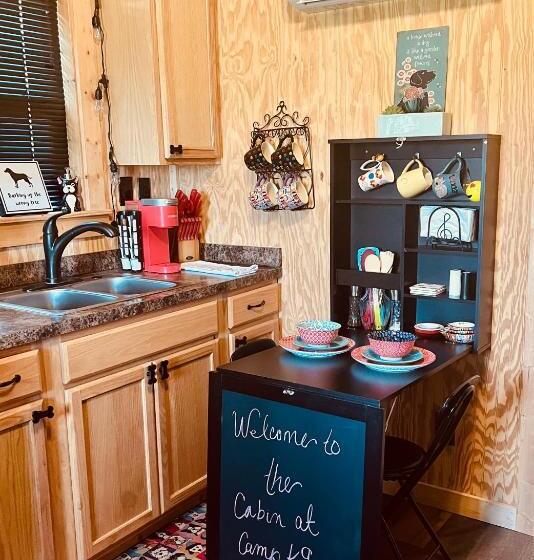 اتاق لوکس با تخت بزرگ, The Cabin At Camp K9 Provides One On One Doggy Daycare