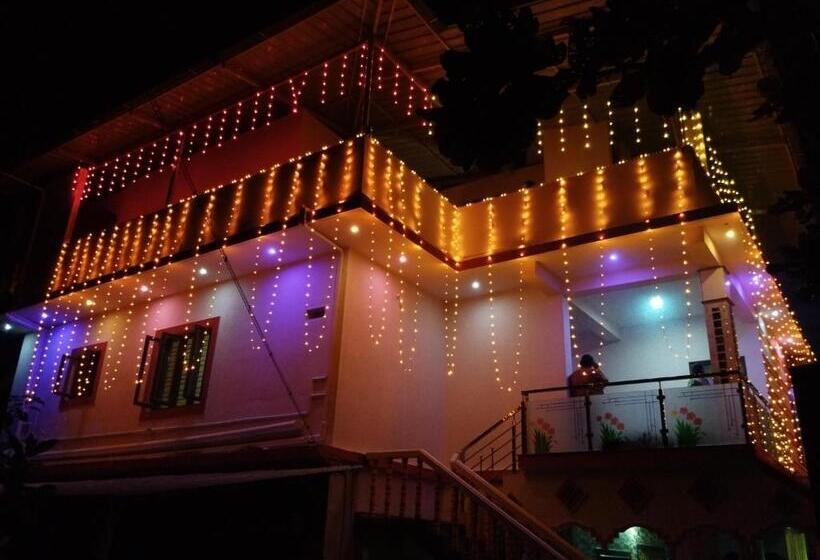 הכלכלה חדר לארבעה עם מקלחת משותפת, Vt Home Beach Stay Leaf