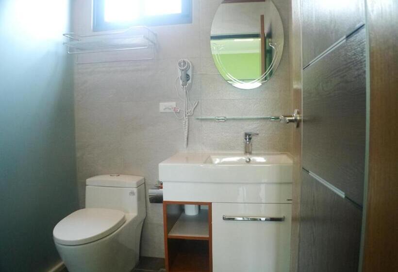 اتاق استاندارد چهارنفره با بالکن, 167 Original Farm B&b