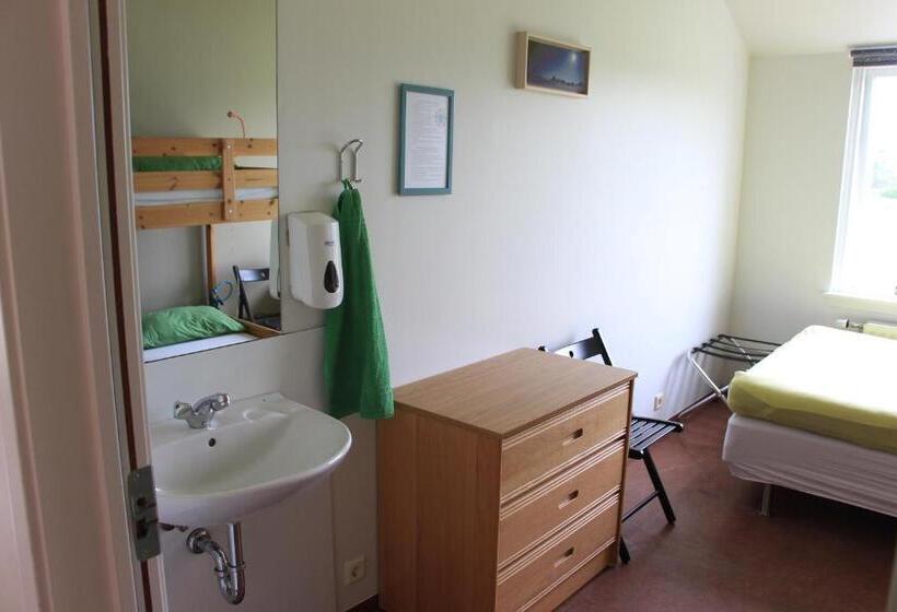 اتاق خانوادگی با سرویس بهداشتی مشترک, Lava Hostel