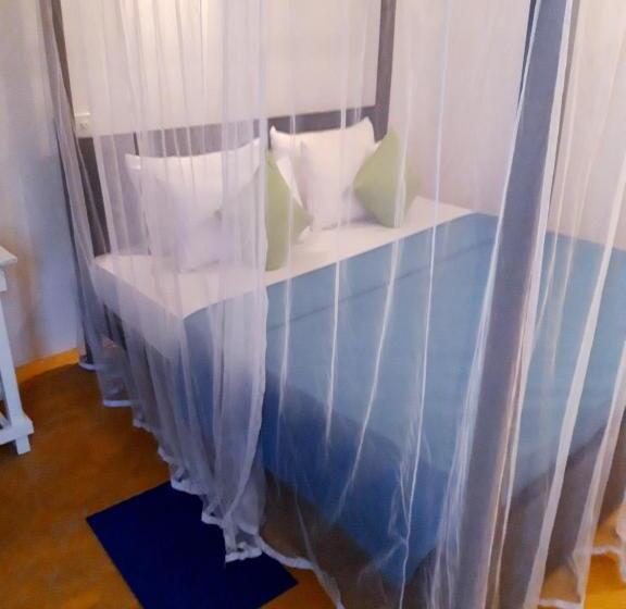 디럭스 룸, Aira Place