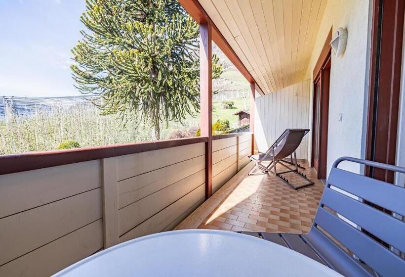 דירת חדר נוף לגינה, Wanda Apartments