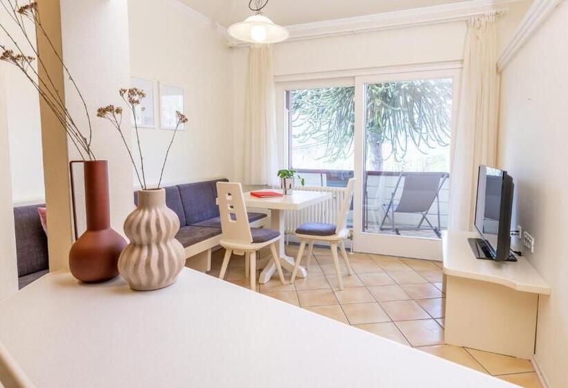 דירת חדר נוף לגינה, Wanda Apartments